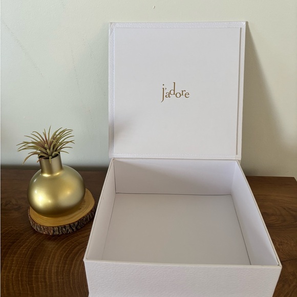 Dior White empty Box with Gold Ribbon - Picture 3 of 10